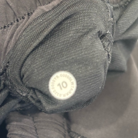 Lululemon Women's Hotty Hot
Short Black Size:10 - Picture 6 of 7